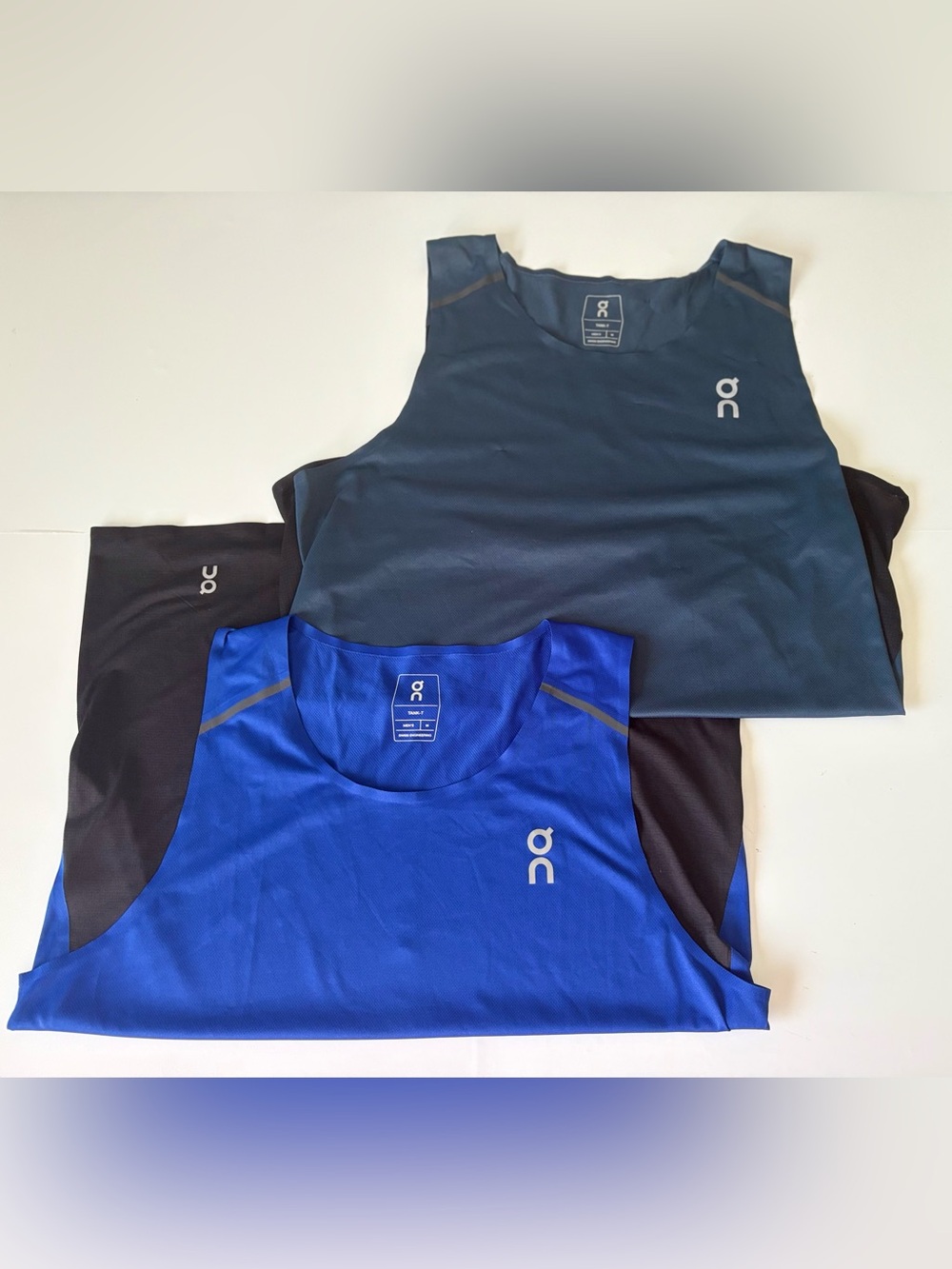 On Running Performance Tank Top Bundle Men’s Medium Blue Black Athletic